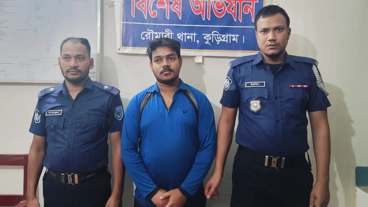 চায়ের দোকান থেকে ছাত্রলীগ নেতা গ্রেপ্তার